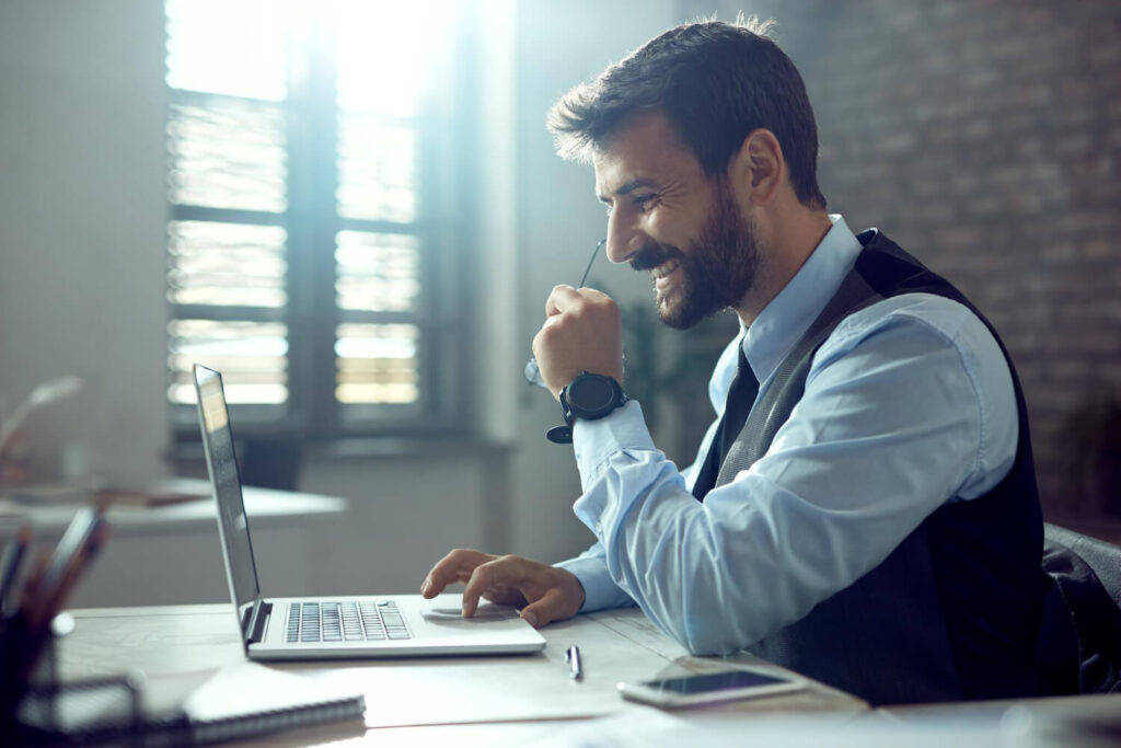 Empresari de Granollers utilitzant la intel·ligència artificial per optimitzar processos i fer créixer el seu negoci, un resultat directe de la formació de Xammar Digital